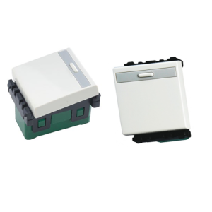 Hộp có nắp che mưa lắp nổi 3 thiết bị Panasonic WEV5521SW